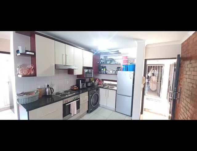 2 BEDROOM FLAT TO LET IN ESSENWOOD